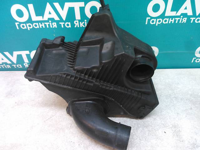 Б/у Корпус воздушного фильтра Renault Clio III 2005-2014. Modus 2005-2014. 8200725603.