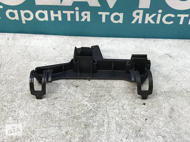 Б/у Крепление ручной подкачки топлива опора груши подкачки Peugeot 3008 ...