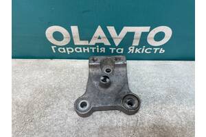 Б/у Кронштейн, лапа КПП Peugeot 207 2006-2012. Citroen C3 Picasso 2009-2013. 1.6 HDI.