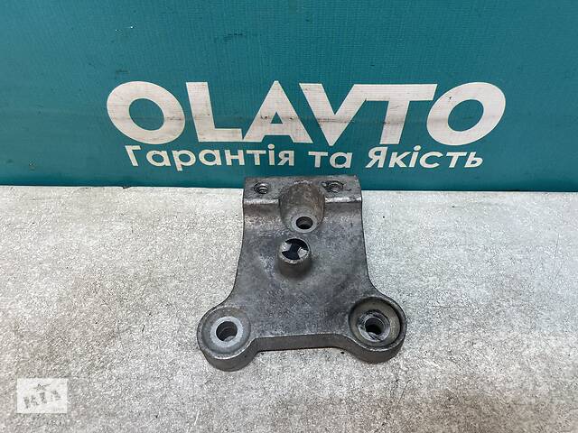 Б/у Кронштейн, лапа КПП Peugeot 207 2006-2012. Citroen C3 Picasso 2009-2013. 1.6 HDI.