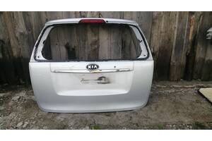 Б/у крышка багажника для Kia Carnival 2007-2012 737004D032