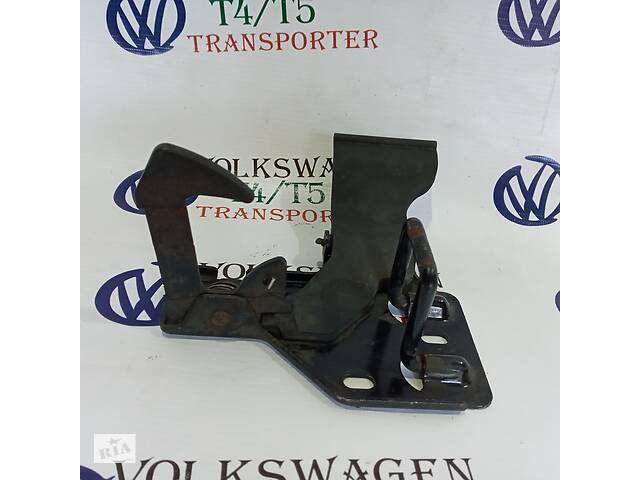 Гак /гачок капота / капотом VW Volkswagen Transporter t5 Фольксваген Т5 2003 - 7H0823480 A