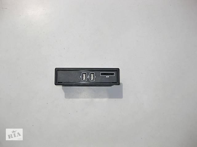 Б/У Mercedes-Benz A2058200526 Модуль подключения USB, SD card в подлокотнике C-Class W205 GLC C253 E-Class W213 C238...