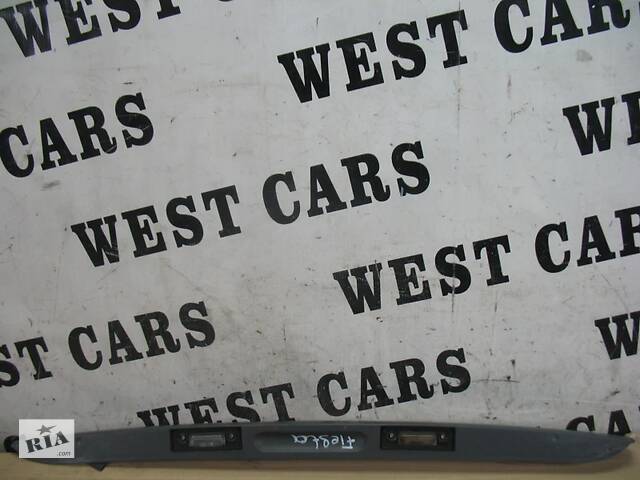 Б/У Накладка кришки багажника (панель підсвічування номера) Fiesta. Гарантована якість! 2002-2008
