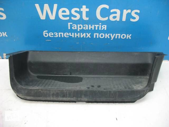 Б/У Накладка переднього правого порога T4 (Transporter). Найкраща ціна!