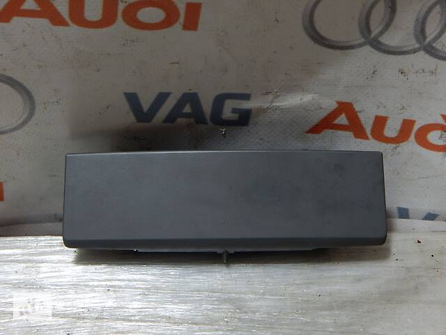 Б/У Пепельница задняя AUDI Q5 A4 A5 8K0857961