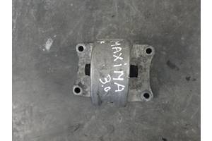 Подушка двигателя передняя левая Nissan Maxima QX A33 2.0 3.0 2000-2004г. 112202Y100/112202Y101