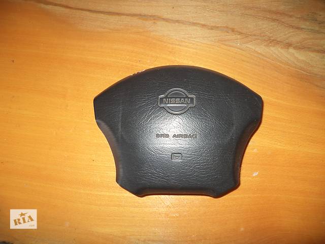 Б/у подушка безопасности водителя 98510-2f300 для седана Nissan Primera P11 2000г