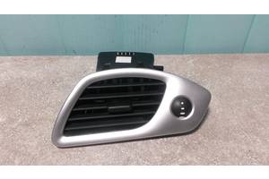 Б/у Ґрати, дефлектор вентиляції правий Renault Scenic 2008-2016. 1012127 ind, 1012127.