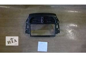 Б/у центральный дефлектор печки 55410-42110 для кроссовера Toyota Rav 4 2002г