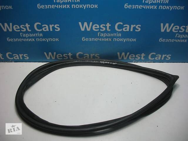 Б/У Ущільнювач передніх лівих дверей 2007 - 2012