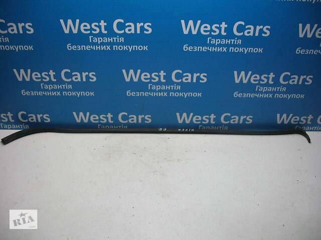 Б/У Ущільнювач передніх правих дверей верх. 2007 - 1354717080