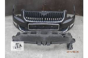 Підсилювач переднього бампера Skoda SuperB New 2011