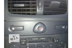 Б/у кнопка аварийки для легкового авто Renault Clio 2003
