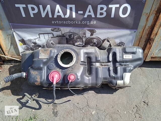 Бак топливный пластик Toyota Prado 120 4.0 2003 (б/у)