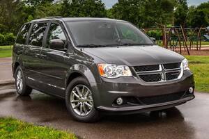 Бампер передній Dodge Grand Caravan