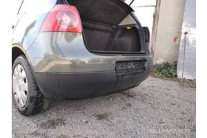 Бампер задній для Volkswagen Golf V 2003-2009