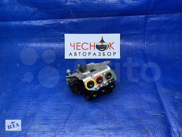 Блок клапанів пневмопідвіски Touareg: Блок клапанів пневмопідвіски на ...