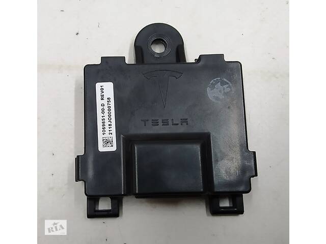 22 Блок контроля ручки двери задней правой 3.0 CTLR Tesla model S, model S REST 1069651-00-D