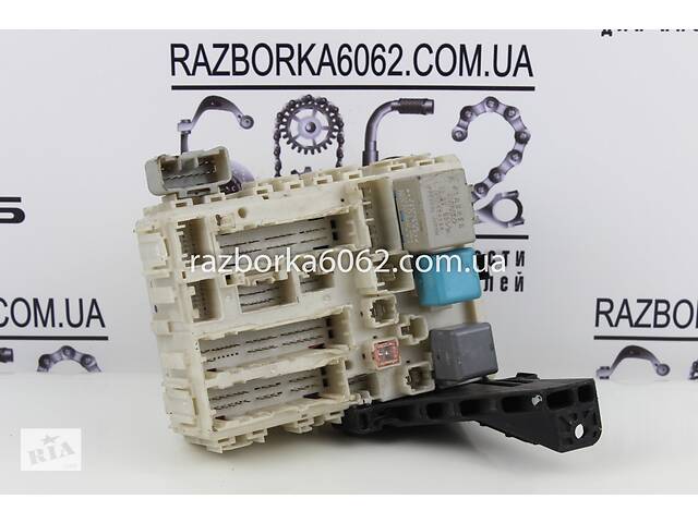 Блок предохранителей сервис 1.5 АКПП Toyota Yaris USA 2006-2009 седан 8273052610 (30939)