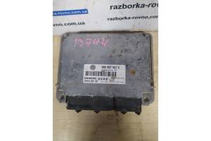 Блок управління двигуном Volkswagen Passat B5 1.6i 1.8i 3B0907557 5WP433202