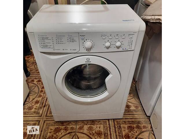 Пральна машина Indesit IWSB 6105