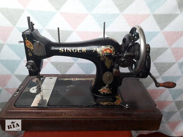 Продам старинную швейную машинку 'SINGER'.