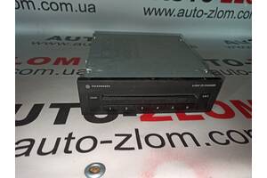 CD чейнджер для Volkswagen Golf V 2005-2009 1K0035110A