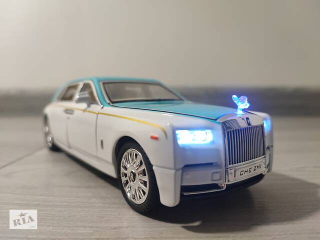 Rolls Royce Phantom Mansory 1:24 модель премиальной машинки