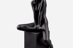 Статуэтка декоративная Veronese Девушка на колонне 19 см 75922 полистоун Купи уже сегодня!
