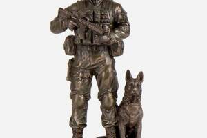 Статуэтка Veronese Военный с собакой 29х15 см полистоун с бронзовым покрытием 176959 Купи уже сегодня!