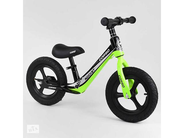Велобег детский с надувными колёсами, магниевой рамой и магниевыми дисками + подножка Corso Black/Light green (99984)