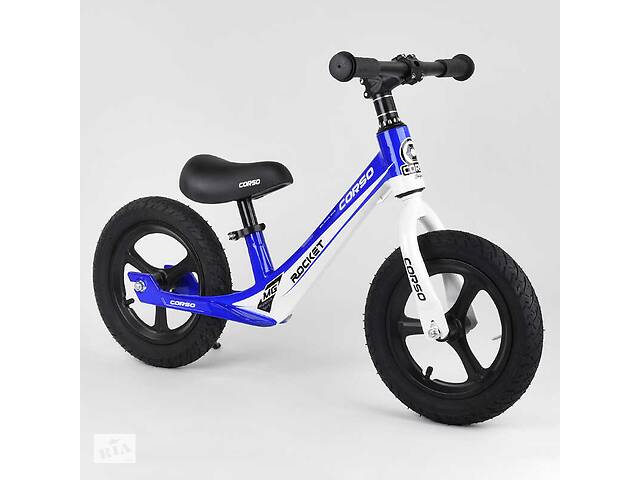 Велобег детский с надувными колёсами, магниевой рамой и магниевыми дисками + подножка Corso White/Blue (99983)