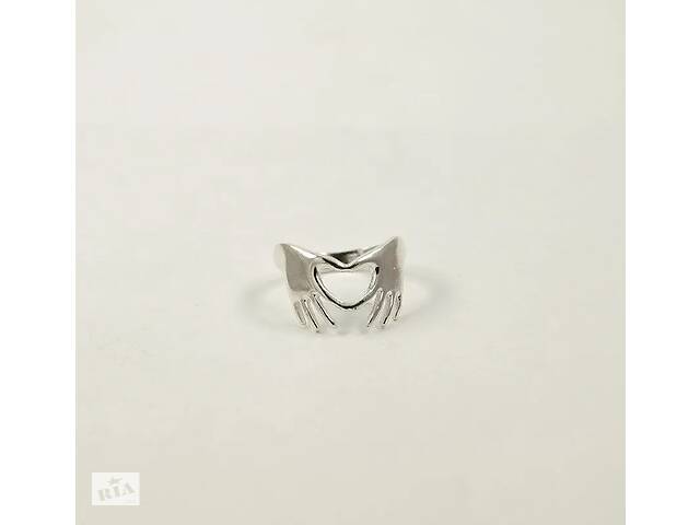 Кольцо сердце из рук Maxi Silver 8593 SE 21.5