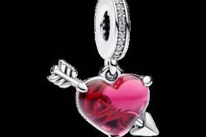Серебряная бусина Pandora Красное сердце и стрела 793085C01