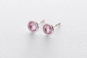 Серебряные серьги-пусеты с розовым топазом 122167 Оникс