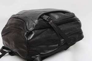 Стильный кожаный (кожа искусственная) женский рюкзак