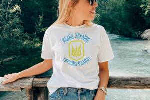 Женская футболка Mishe С украинской символикой 44 Белый (200443)