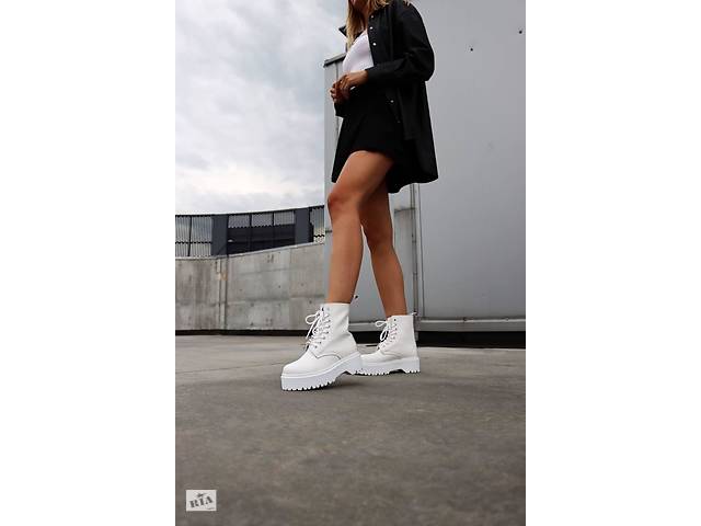 Женские кожаные ботинки Dr Martens Jadon Triple White (Доктор Мартинс Жадон белые демисезонные) 38