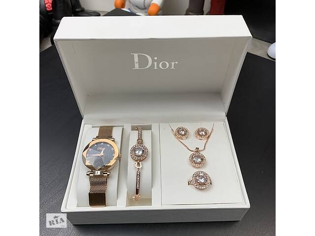 Женский набор от бренда Dior