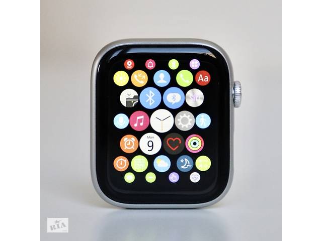 Apple Watch Series 6 (44mm) aluminium с беспроводной зарядкой