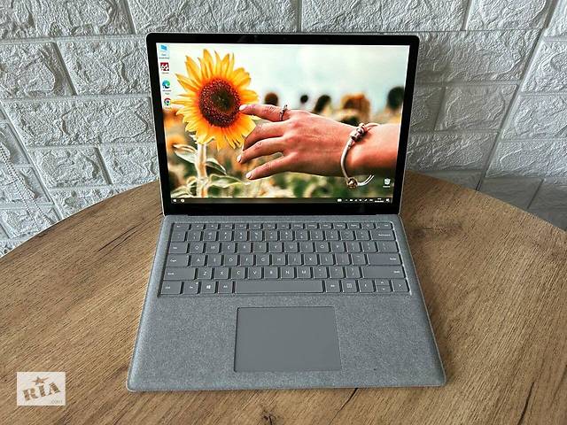 Б/у Ультрабук Б-класс Microsoft Surface Laptop 2 13.5' 2256x1504 Touch| i5-8350U| 8GB RAM| 256GB SSD| UHD 620