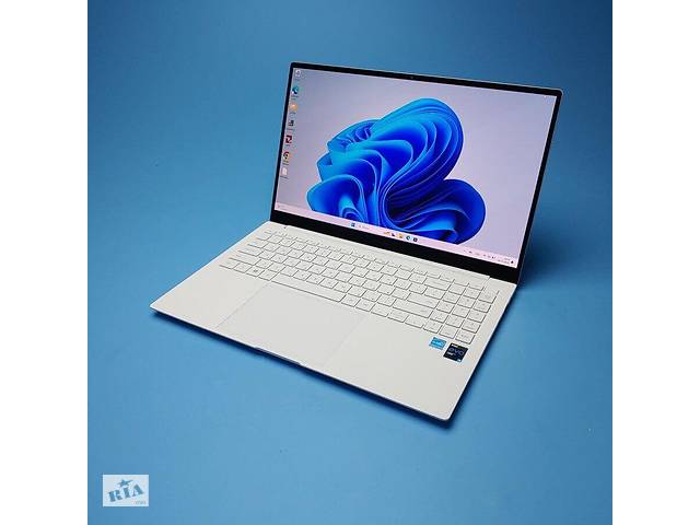 Б/у Ультрабук Samsung Galaxy Book Pro NP950XDB 15' 1920x1080| Core i5-1135G7| 8 GB RAM| 512 GB SSD| Iris X