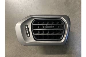 Дефлектор/повітропровід правий Peugeot 301 Citroen C-Elysee 2013-2021р. 9677287077
