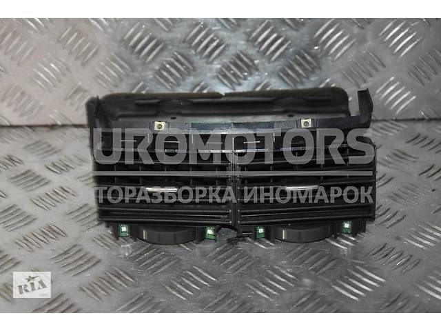 Дефлектор воздушный центральный VW Touareg 2002-2010 7L6819727F 1