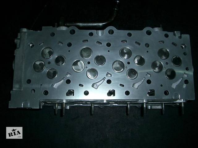 Детали двигателя Головка блока Легковой Hyundai H 200 2.5 CRDI D4CB