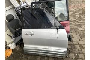 Двері передні праві для Mitsubishi Pajero Wagon 2001, 2002, 2005, 2006 MN161226