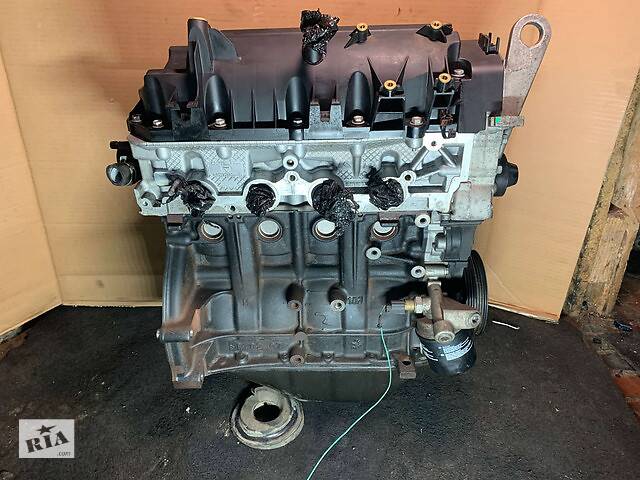 Двигатель в сборе без навесного Dacia Logan 1.2 16V D4FF732 2012-2016 года
