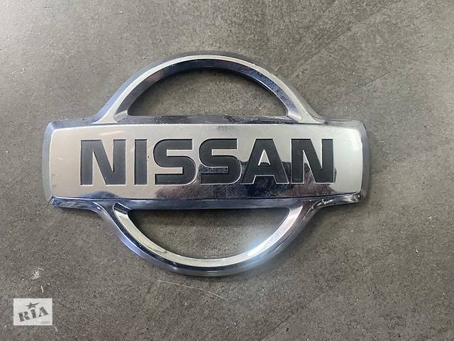 Эмблема значок крышки багажника Nissan Maxima QX A33 2000-2004гг. 848903Y500