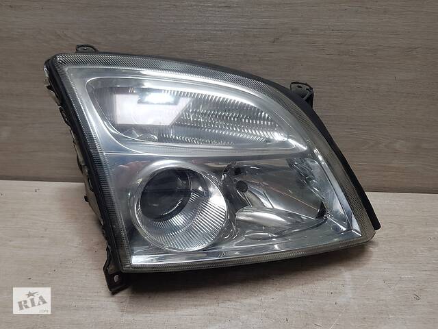 Фара права Opel Vectra C 2002-2005р.(Signum 03-05р.)XENON дорестайл